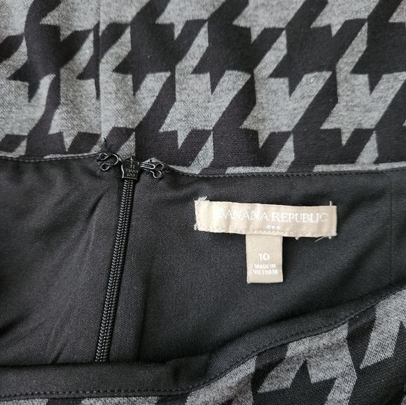 EUC Banana Republic Houndstooth Skirt - Picture 3 of 4